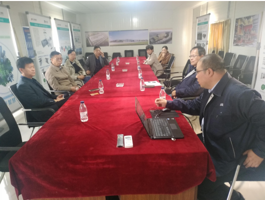 河北省重點辦李主任、市發(fā)改委重點辦張魁主任等領(lǐng)導(dǎo)到訪精工綠筑項目部(圖1)